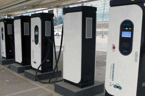 假期充電難 混動車型搶充電樁引爭議，新能源充電樁為何區別對待？